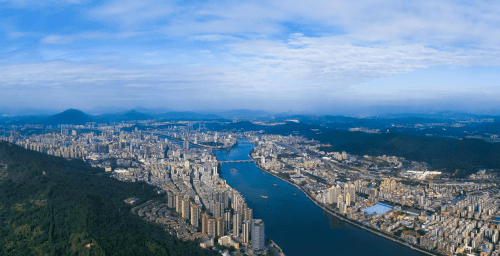 韶城碧水青山，风景宜人