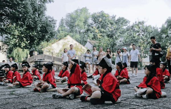 大禹开元观堂举办的国学课堂开蒙礼