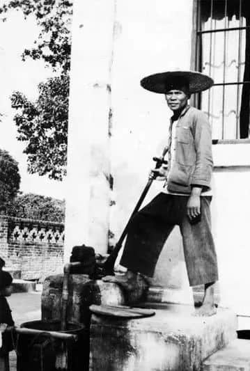 谂起消失了的“扭裆裤” || 莫依慈