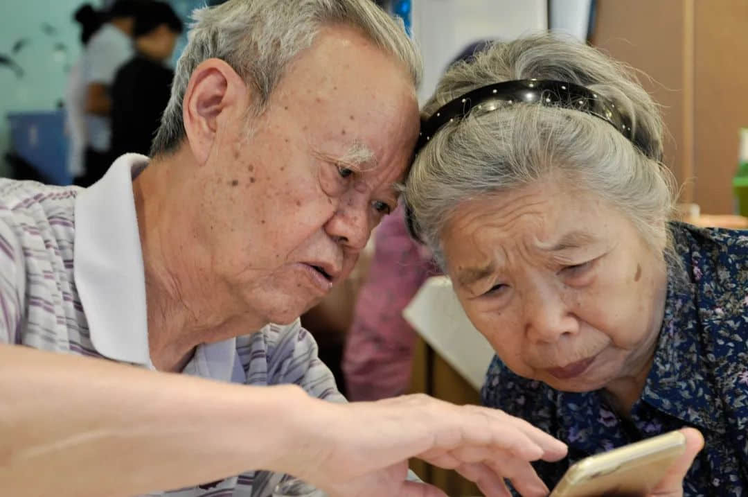 与其嘲笑上海“人设”崩塌，广州人不如未雨绸缪