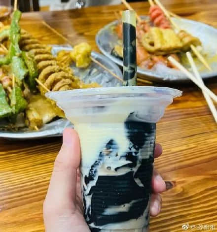 新晋网红饮料“冰广式”,饮完会唔会瓜老衬? 新晋网红饮料“冰广式”,饮完会唔会瓜老衬?