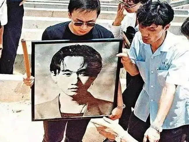 为什么连不会粤语的00后都爱唱《海阔天空》? 为什么连不会粤语的00后都爱唱《海阔天空》?