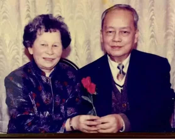 默默耕耘 无私奉献的微刻艺术家冯少侠 || 莫泽辉