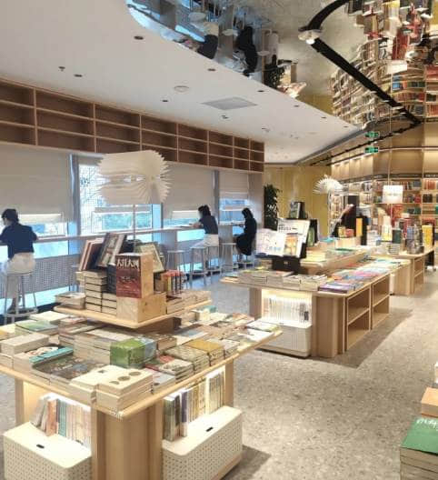(句象书店实景拍摄图)