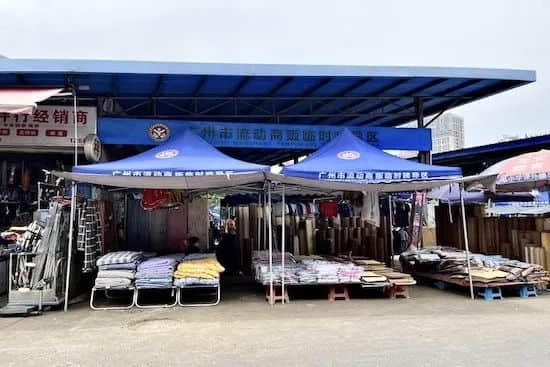 车尾箱集市:是人间烟火气,还是变乌烟瘴气? 车尾箱集市:是人间烟火气,还是变乌烟瘴气?
