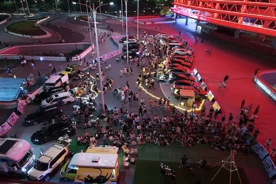 车尾箱集市:是人间烟火气,还是变乌烟瘴气? 车尾箱集市:是人间烟火气,还是变乌烟瘴气?