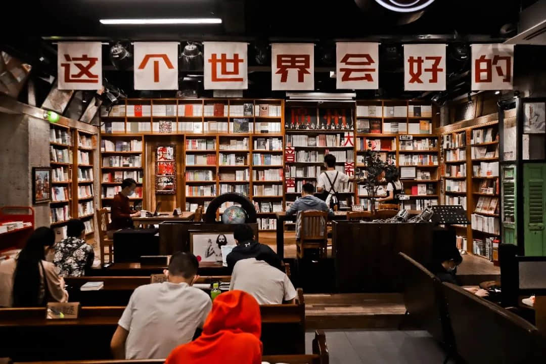 “倒下”的书店 “倒下”的书店