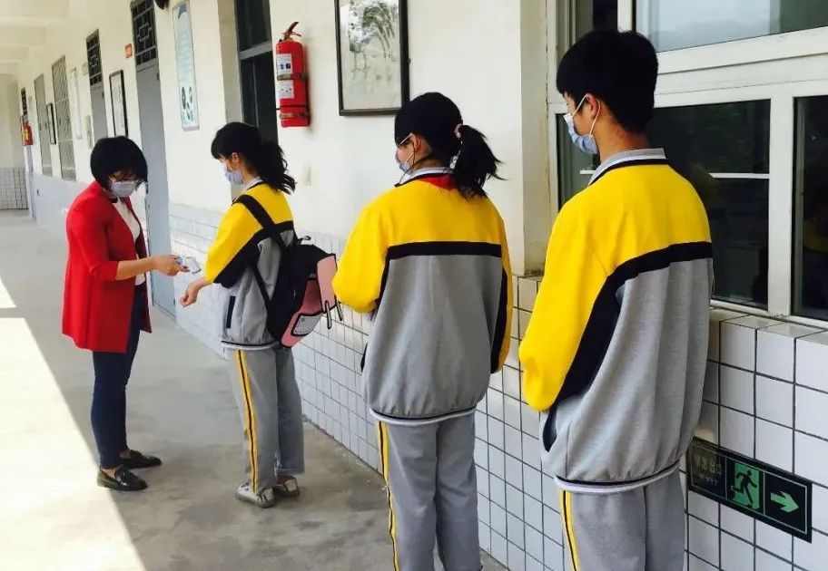 芳村某中学发生校园霸凌事件,谁来保护“少年的你”? 芳村某中学发生校园霸凌事件,谁来保护“少年的你”?