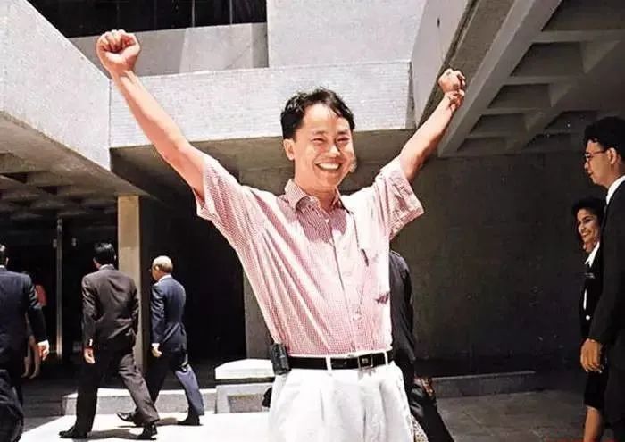 咪郁!打劫!香港的钟表金铺为何总是劫案频频? 咪郁!打劫!香港的钟表金铺为何总是劫案频频?
