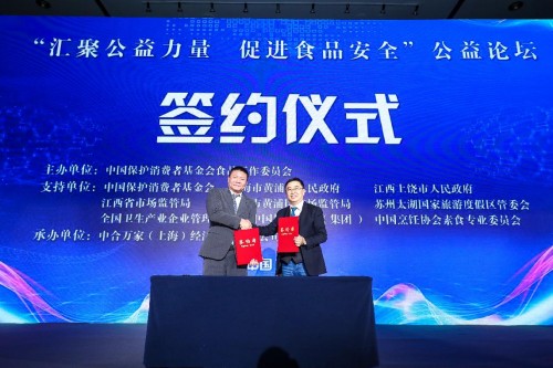 朱兵代表“食工委”与维龙(上海)投资管理有限公司董事长钱惕卫就共同开展国际仓储物流技术咨询、交流研讨、推动行业标准编修订、国内仓储物流园区规划设计与投资建设咨询等方面工作签订战略合作协议。