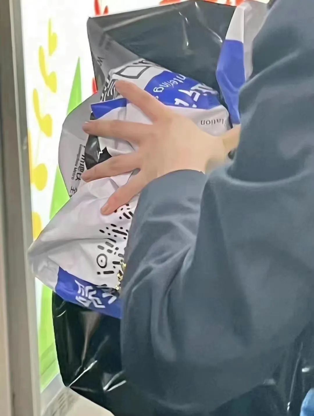 防疫政策剧变下的广州人:两周前囤菜,两周后囤药 防疫政策剧变下的广州人:两周前囤菜,两周后囤药