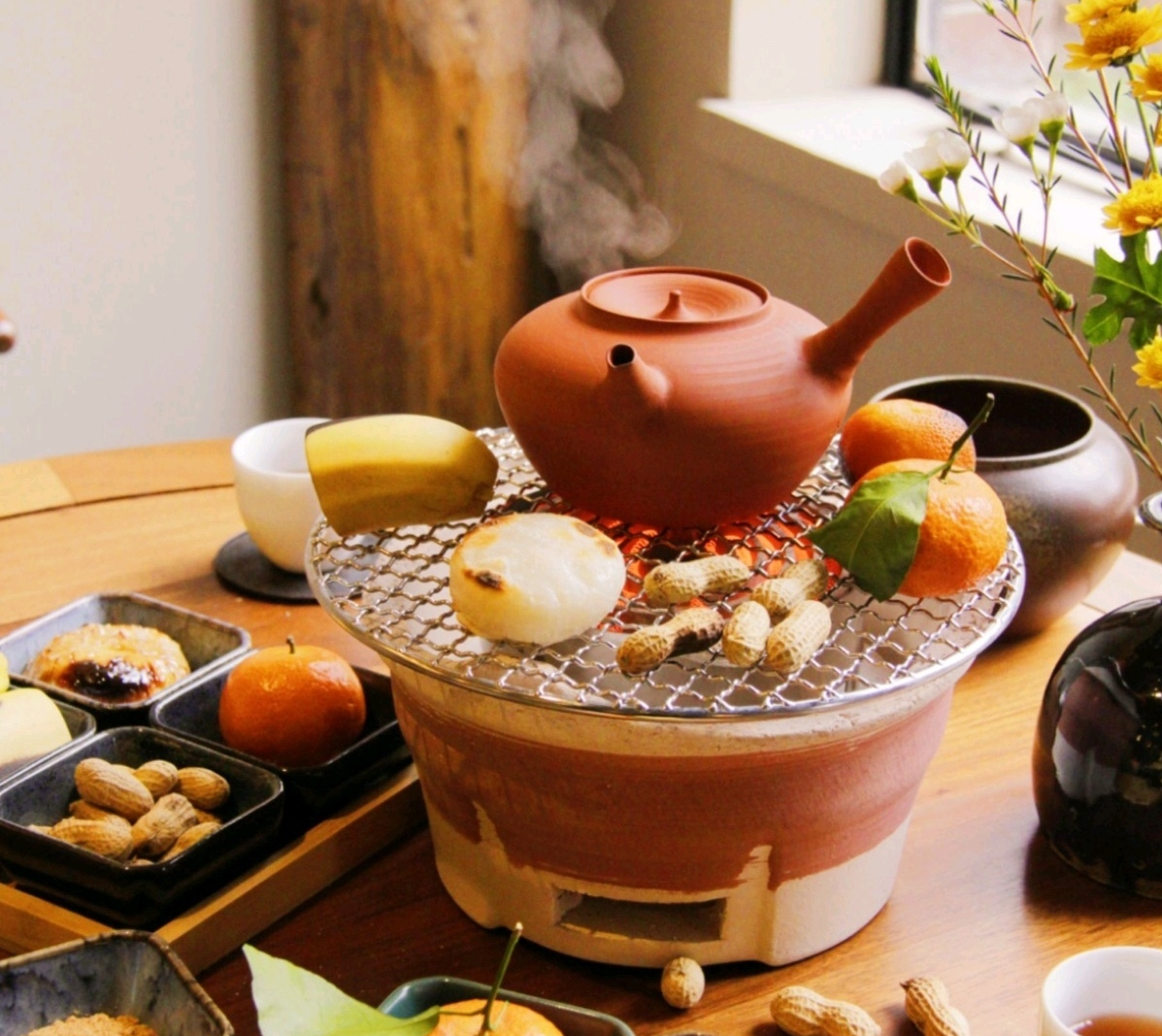 ▲中式茶馆推出围炉煮茶服务新体验，氛围感满满。受访者供图