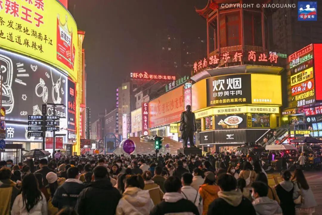 无论外出旅游还是在家过年,这春节都逃不过人从众…… 无论外出旅游还是在家过年,这春节都逃不过人从众……