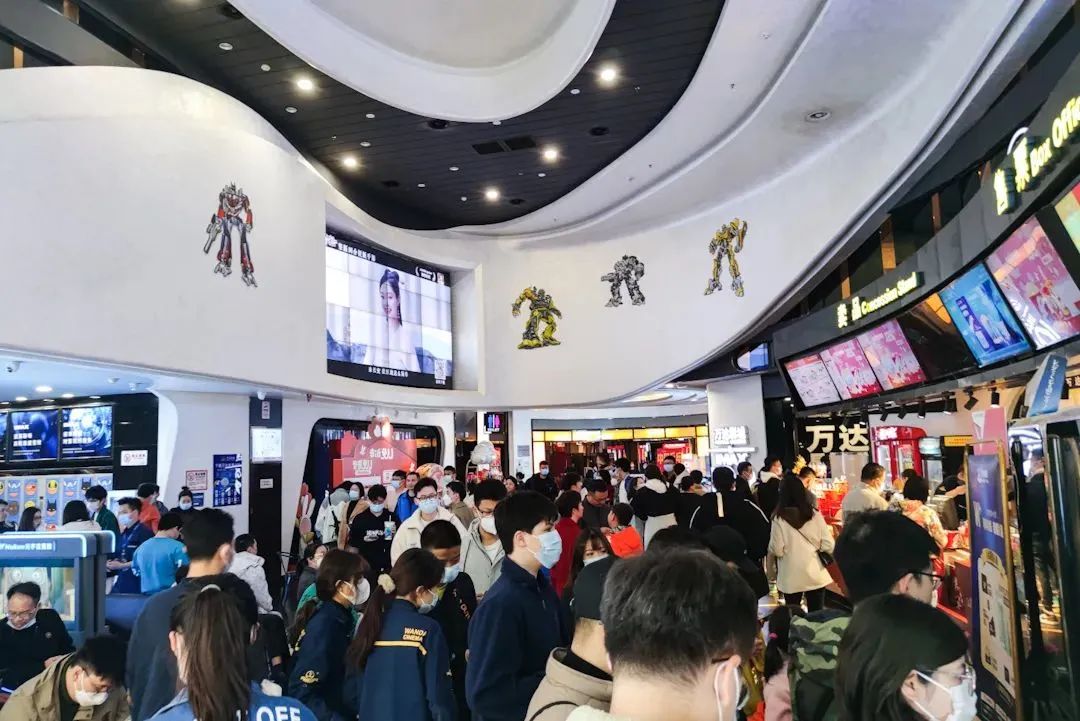 无论外出旅游还是在家过年,这春节都逃不过人从众…… 无论外出旅游还是在家过年,这春节都逃不过人从众……