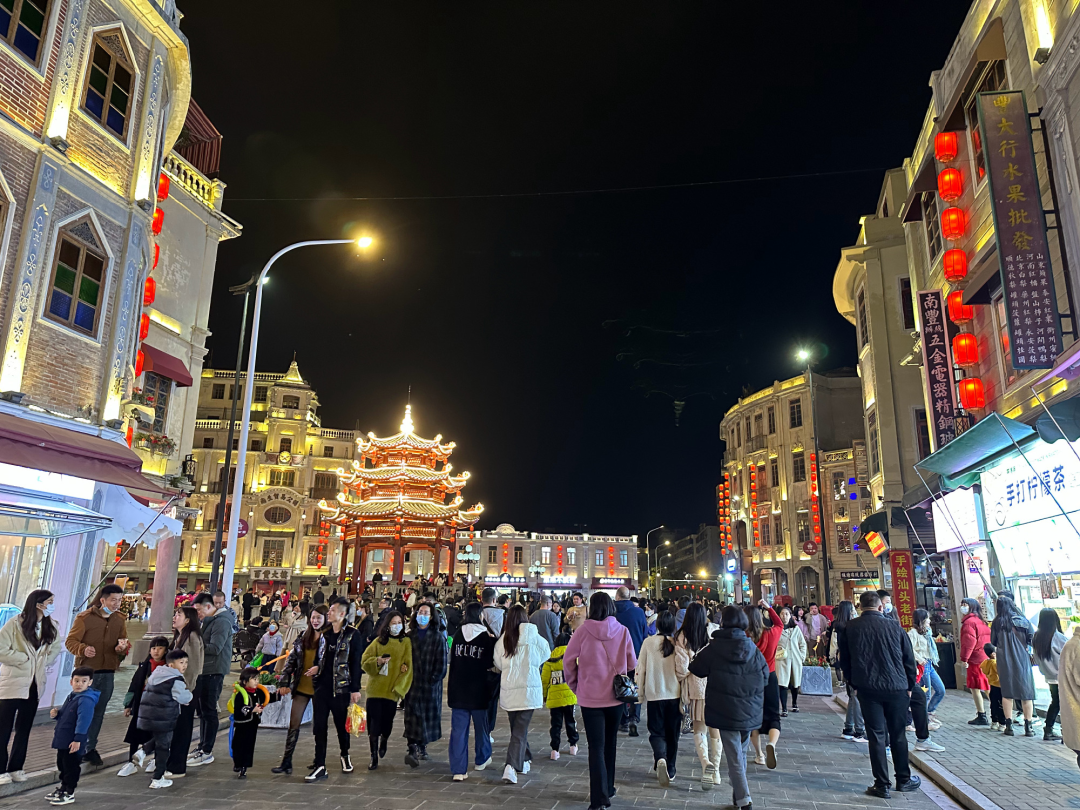 无论外出旅游还是在家过年，这春节都逃不过人从众……