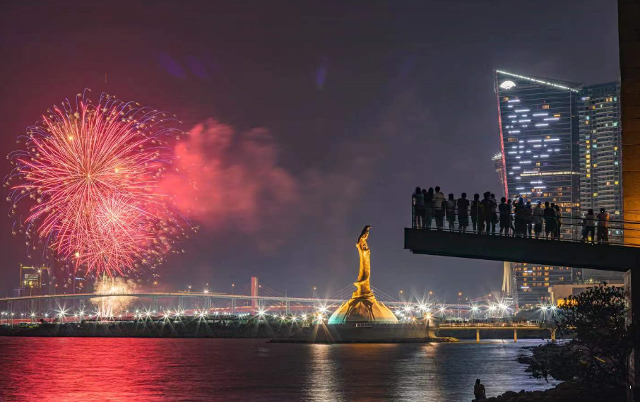 ▲澳门每年春节的烟花秀,都会吸引很多游客。 图片来源:澳门特区旅游局