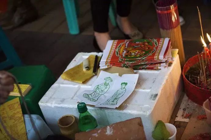 打小人入非遗:大湾区的“迷信”人设立住了? 打小人入非遗:大湾区的“迷信”人设立住了?