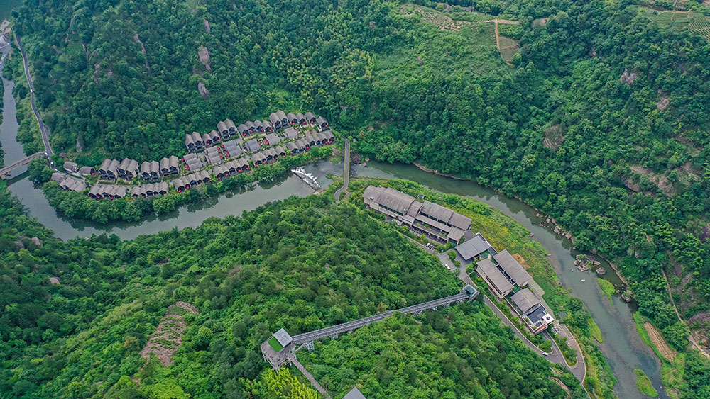 图11:行走山林,感受新昌风貌.jpg 图11:行走山林,感受新昌风貌.jpg