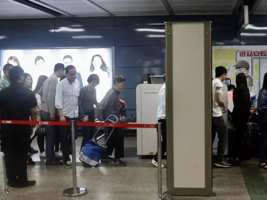 地铁9号线持刀伤人案再次引发入站安检措施的争议 地铁9号线持刀伤人案再次引发入站安检措施的争议
