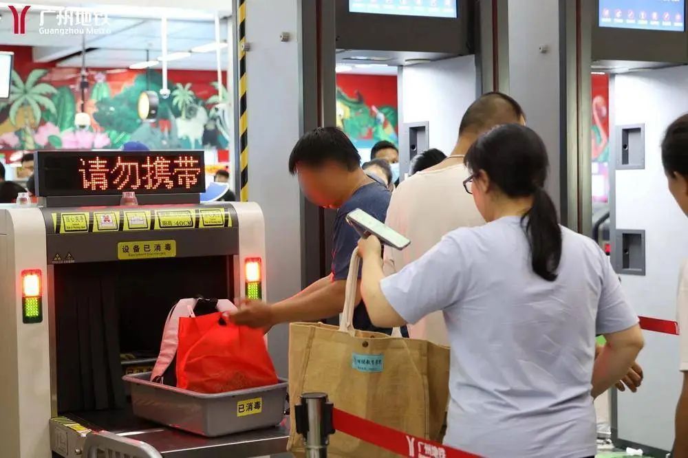 广东开通宠物专线,你愿意和猫狗同坐一车吗? 广东开通宠物专线,你愿意和猫狗同坐一车吗?