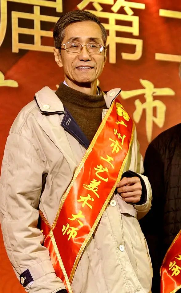 郭沛琪:别具文人风采的广府牙雕大师 || 泽辉 郭沛琪:别具文人风采的广府牙雕大师 || 泽辉
