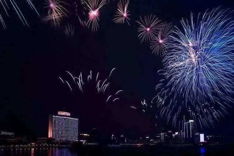 广州春节烟花汇演回归,解禁民间燃放指日可待? 广州春节烟花汇演回归,解禁民间燃放指日可待?