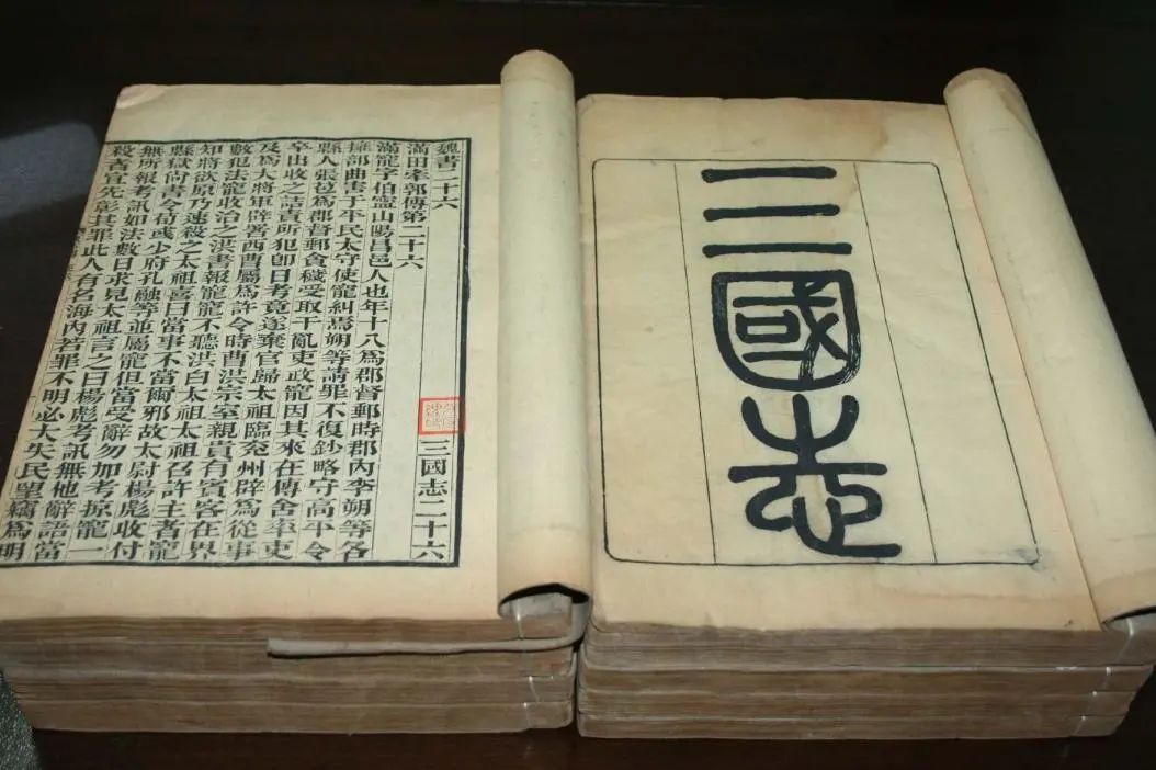 “见攰就唞”频现香港街头:有人看不懂,有人看到哭 “见攰就唞”频现香港街头:有人看不懂,有人看到哭