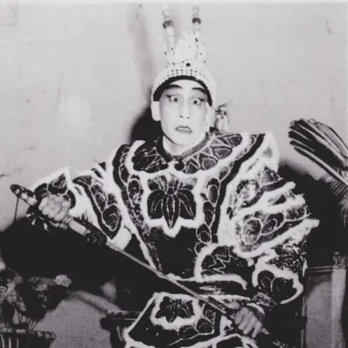 广州出生的著名演员，香港逝世后成为神仙