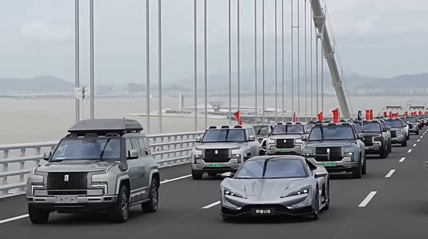 深中通道首日塞车:车主停车拍照打卡,香港旅客人在囧途 深中通道首日塞车:车主停车拍照打卡,香港旅客人在囧途