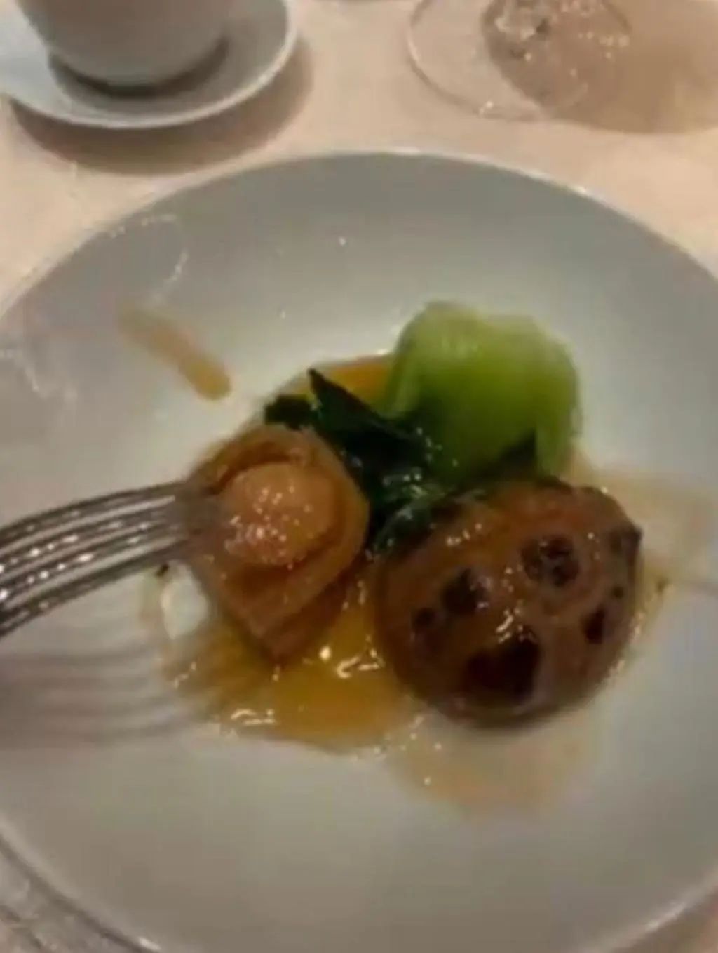 内地网红又玩新花样:白撞香港人婚宴直播食霸王餐 内地网红又玩新花样:白撞香港人婚宴直播食霸王餐
