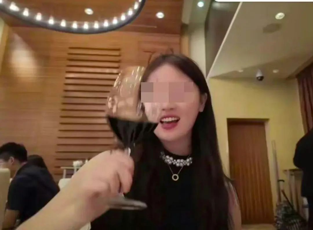 内地网红又玩新花样:白撞香港人婚宴直播食霸王餐 内地网红又玩新花样:白撞香港人婚宴直播食霸王餐