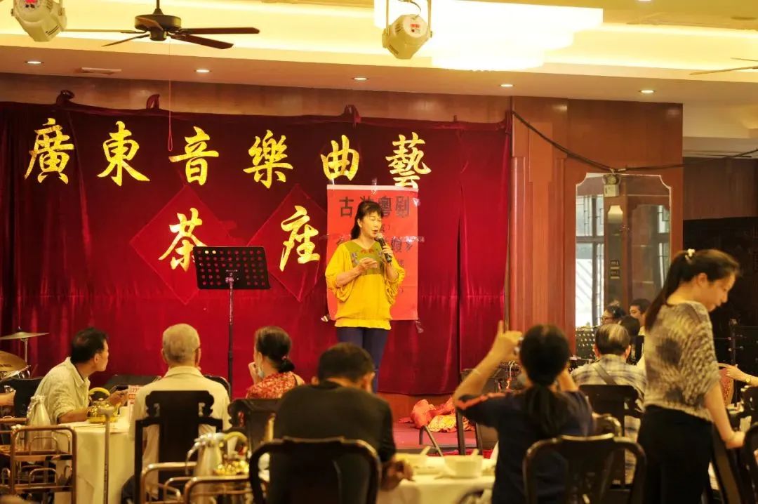 茶楼变身摔角擂台,广东人饮茶玩出新花样!? 茶楼变身摔角擂台,广东人饮茶玩出新花样!?