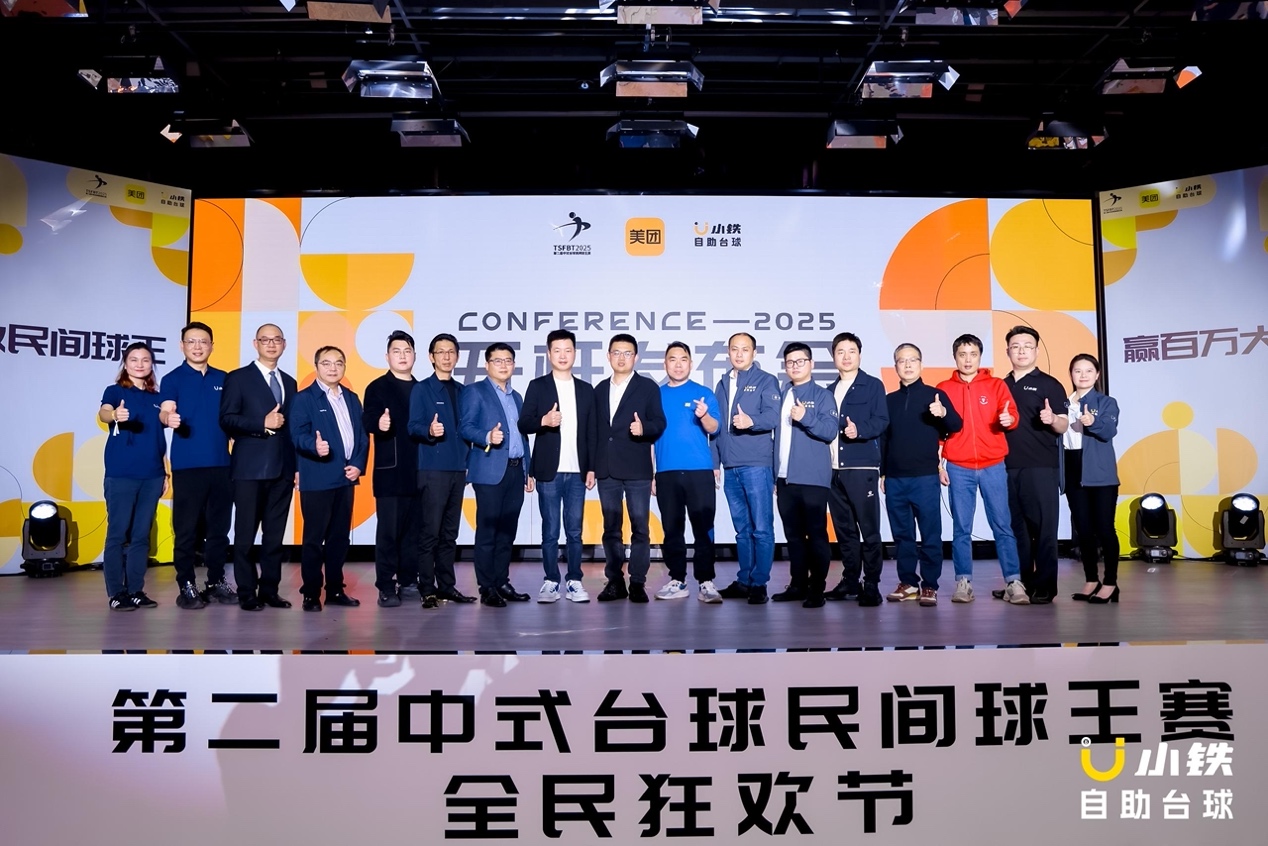 一群人站在屏幕前

AI 生成的内容可能不正确。