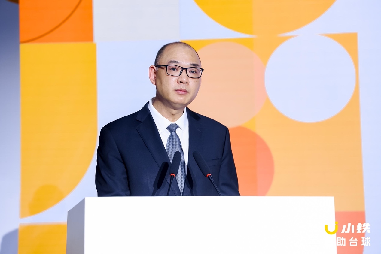 穿着西装笔挺的男子与配字

AI 生成的内容可能不正确。
