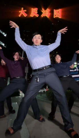 广东神曲《大展鸿图》评价两极：鬼佬上头，老广嫌捞……