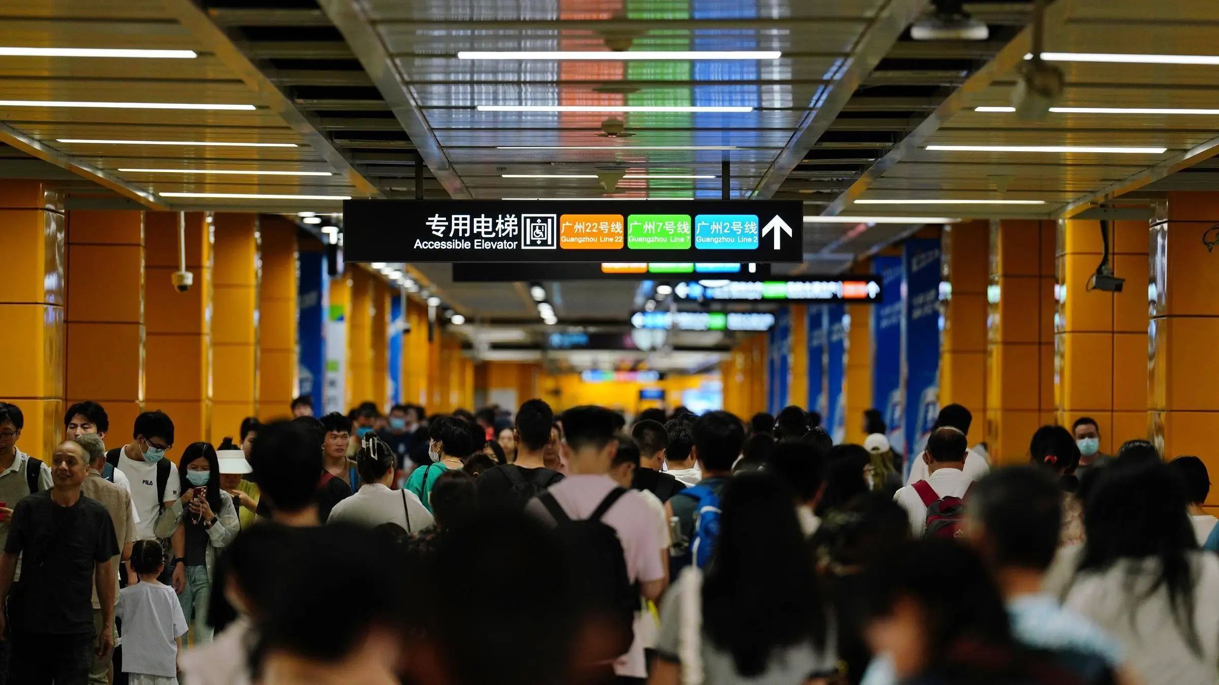 全运会汽车限行：返工靠电鸡，是广州打工仔宿命？
