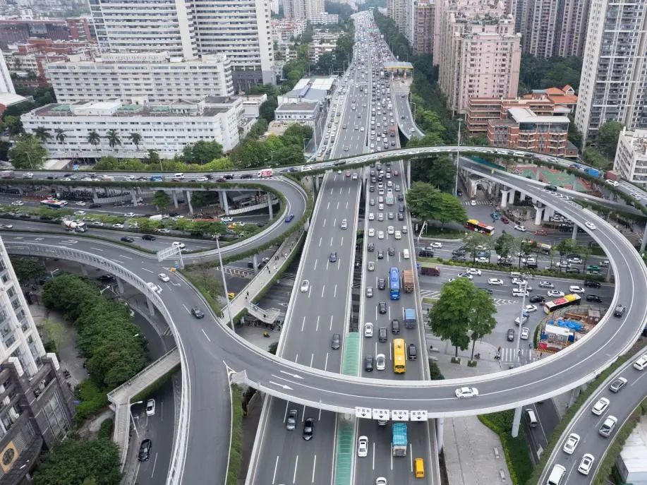 全运会汽车限行：返工靠电鸡，是广州打工仔宿命？