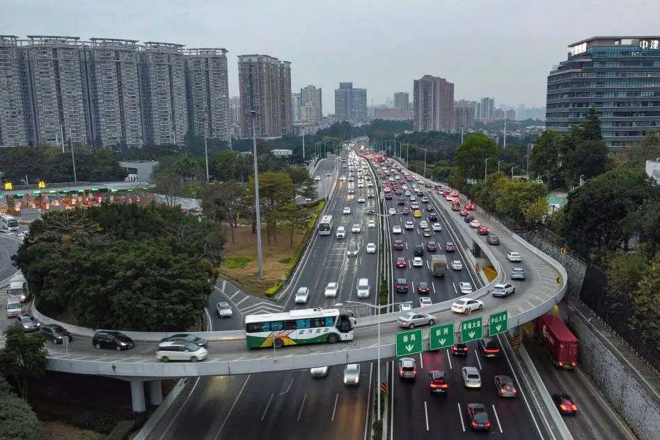 全运会汽车限行：返工靠电鸡，是广州打工仔宿命？