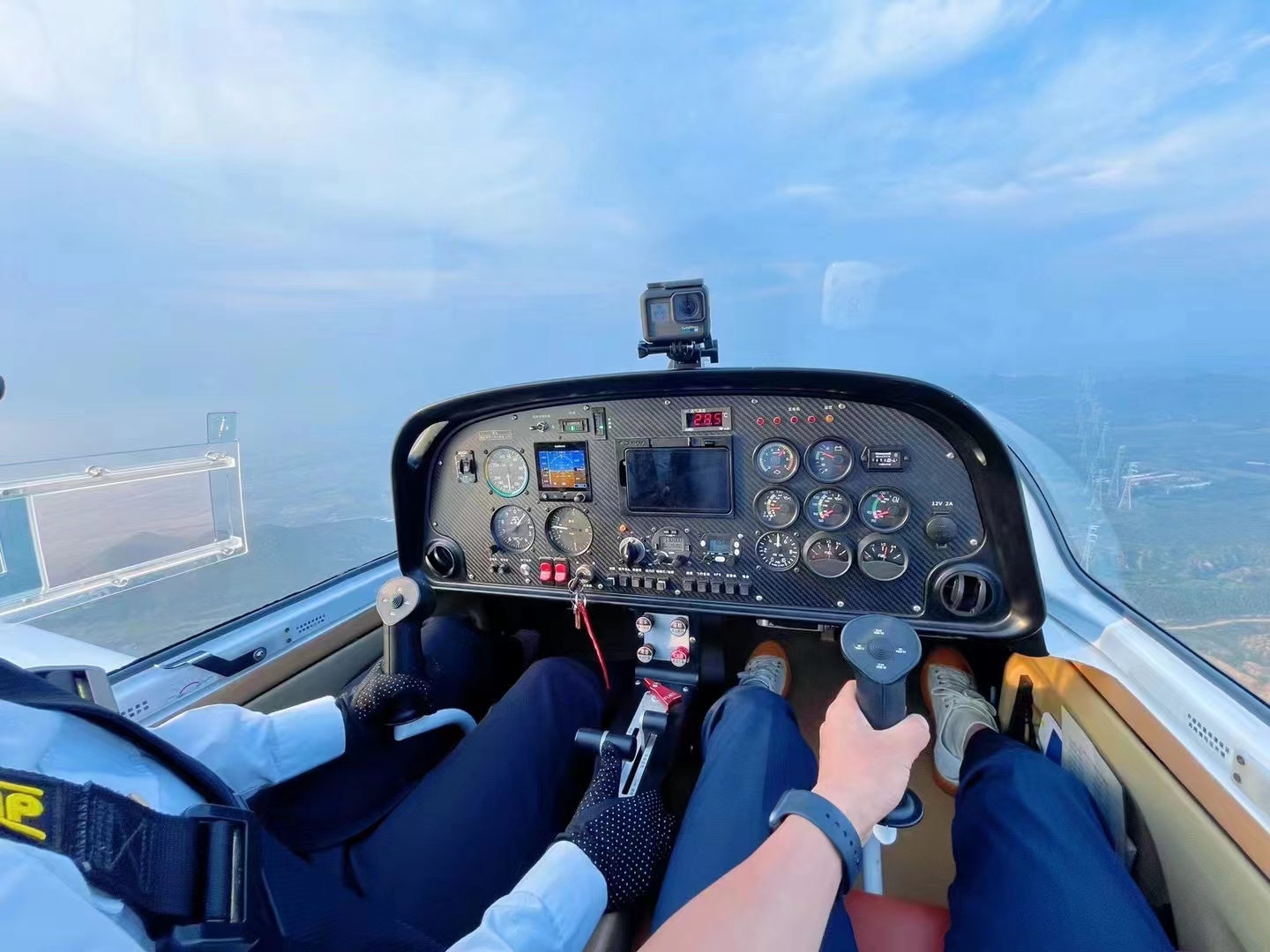 A person in a cockpit of a plane

AI-generated content may be incorrect.