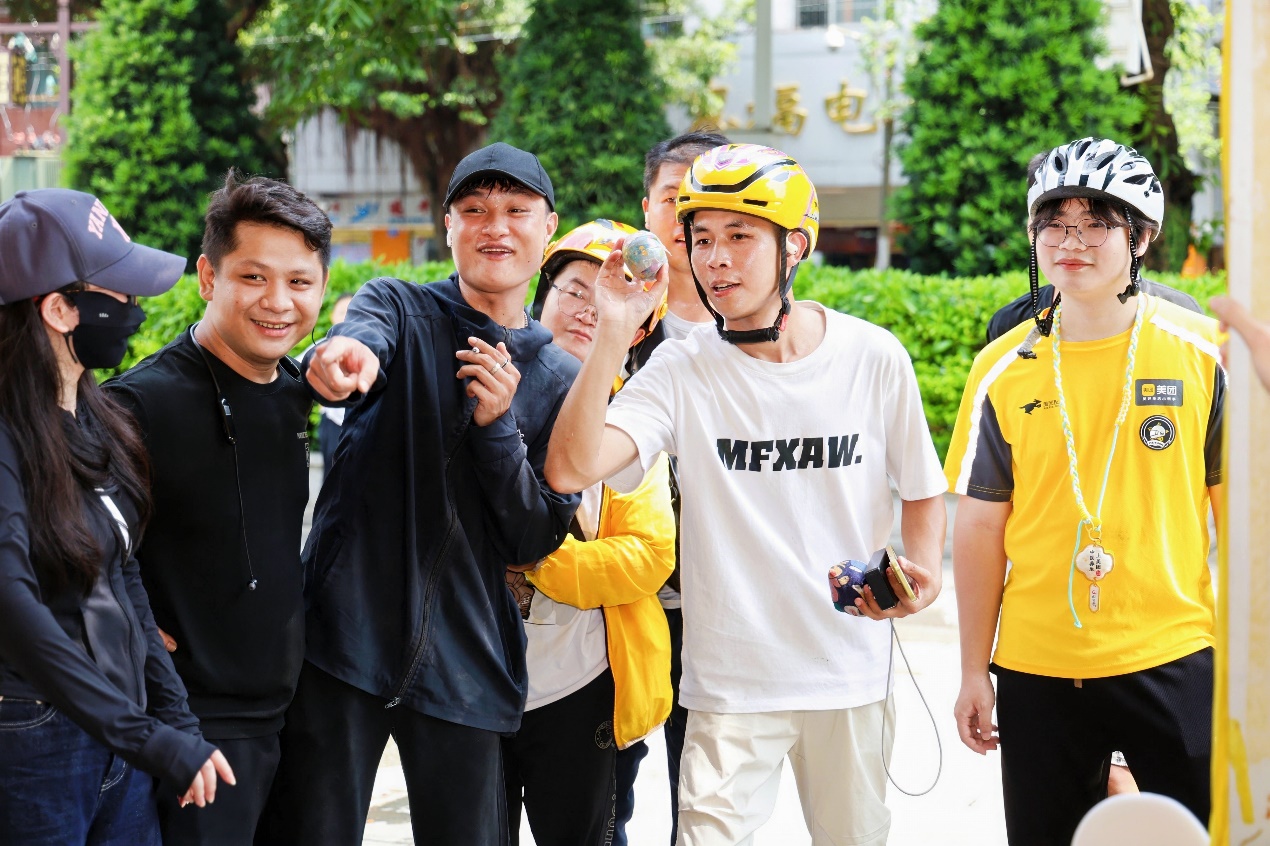 政企联动送清凉,美团夏日冰饮福利车落地广州