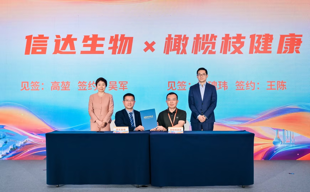图片包含 男人, 前, 女人, 站

描述已自动生成