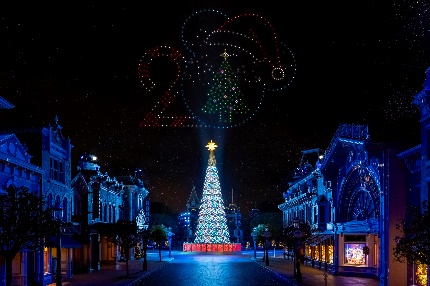 A christmas tree with lights in the sky

AI-generated content may be incorrect.