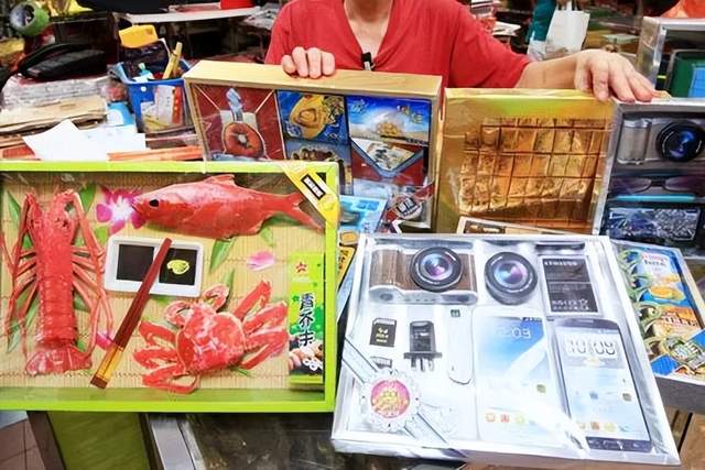 外国流行烧阴司纸:文化输出还是迷信出圈?