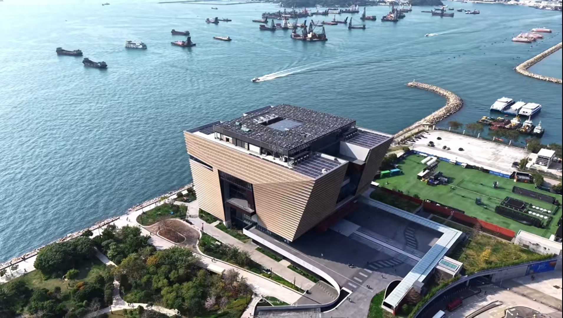 探索现代艺术和历史文化：香港旅游的另一种打开方式