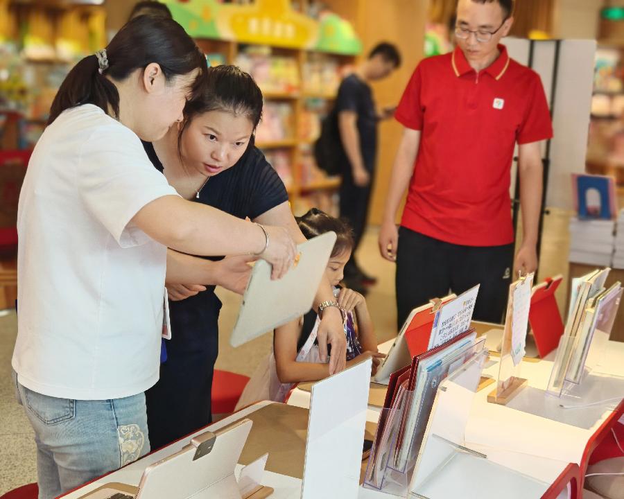 开启教育新生态，学而思学习机广州旗舰店焕新升级！