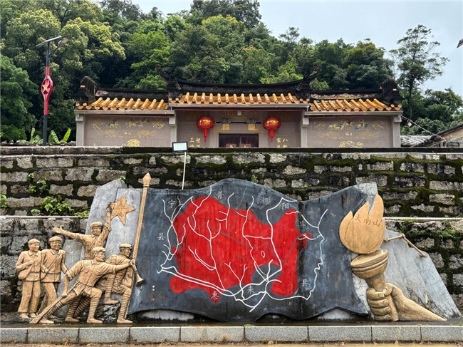 广财学子深耕红场镇:以新经济赋能红绿融合乡村振兴