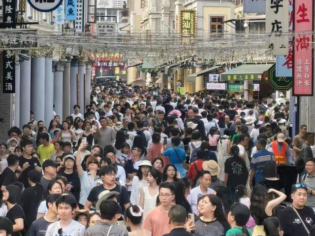 又是一个人从众的五一假期:出不出门都很拥挤