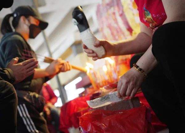 为了解什么是“下降头”，我去了一趟东南亚