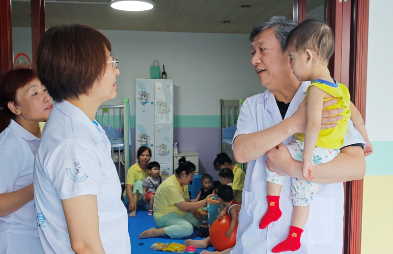 中国医师节特别义诊——走进春晖关爱之家