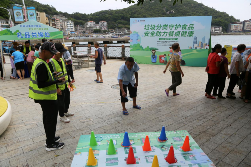 万山镇开展垃圾分类守护食品安全助力餐桌健康